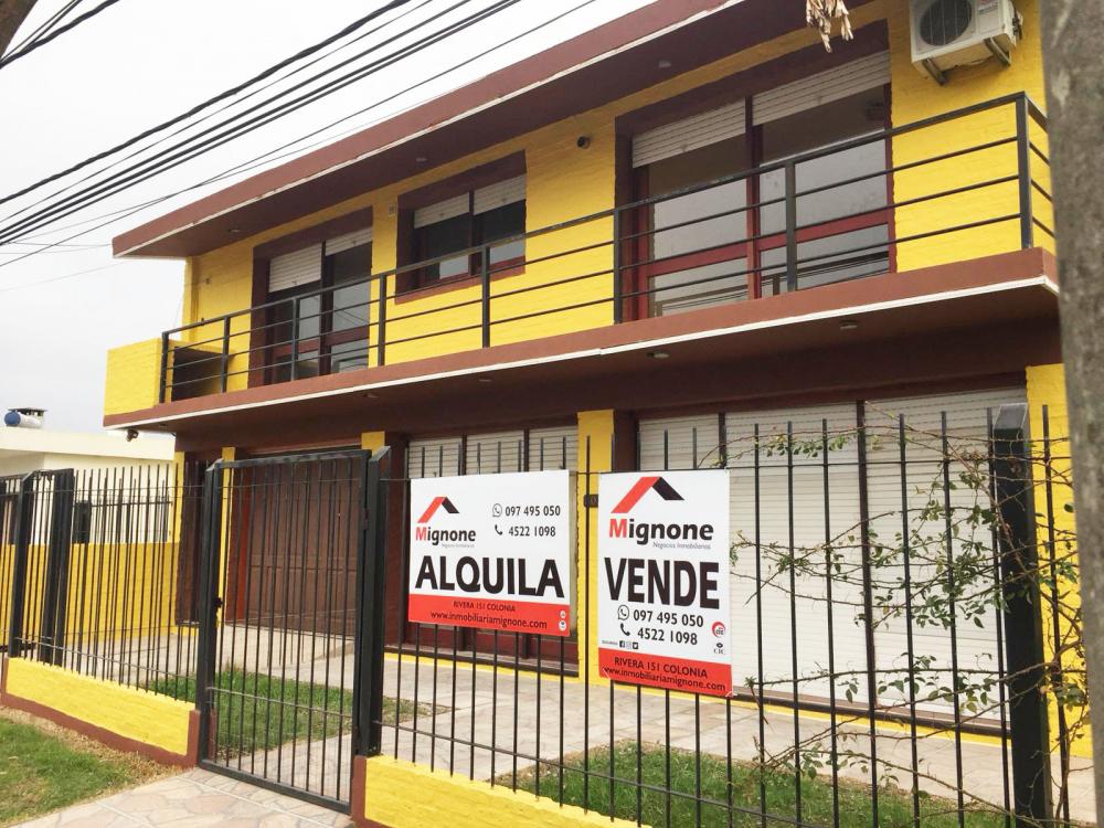 Amplia casa con salón comercial sobre Calle Roger Balet